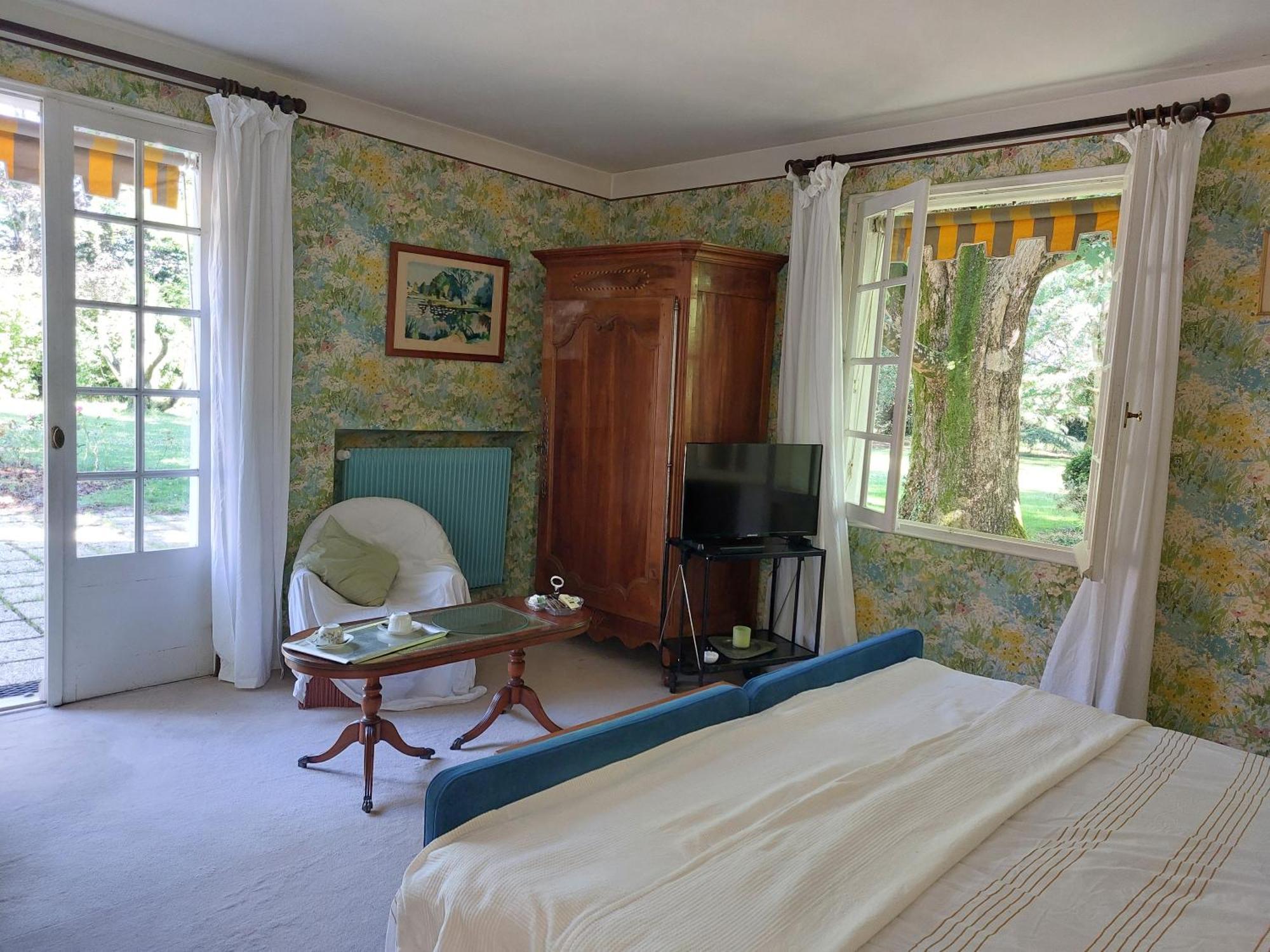 Les Allees Du Chateau Le Mazeau Exterior photo